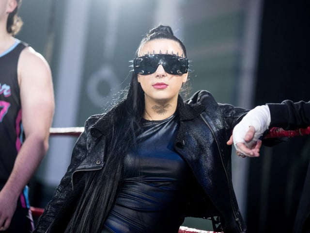Cool as you like, this wrestler is ready for her brawl in the hall.