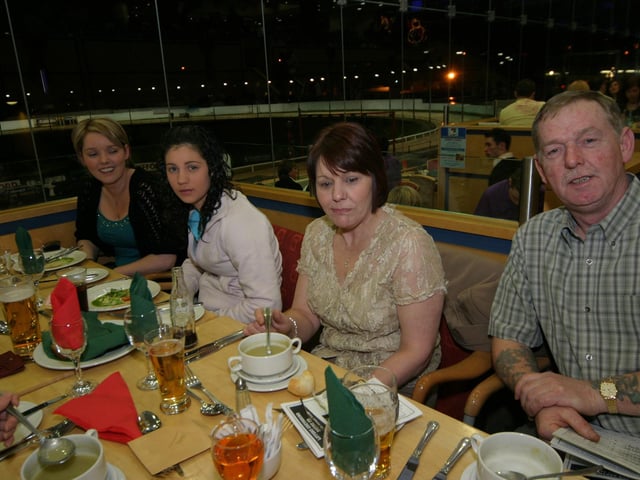 Sharon O' Kane, Amy O' Kane, Philomena Thompson, Andy Thompson 0010/JML : Parties across Derry in January 2006.