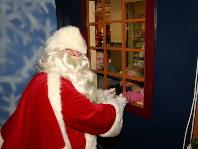 Foyleside Shopping Centre Santa's arrival November 2004.