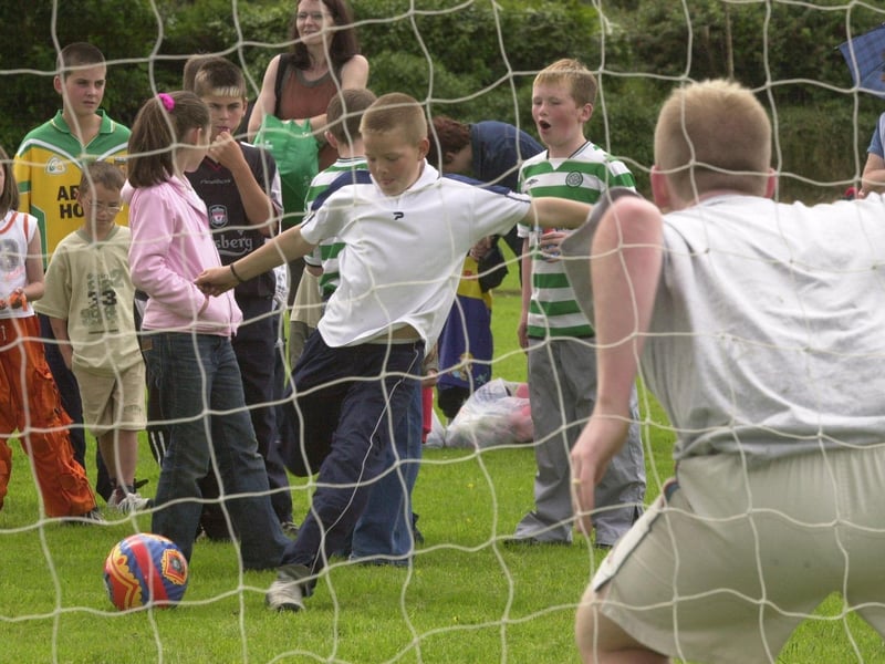 Derry youngsters enjoying summer in August 2003