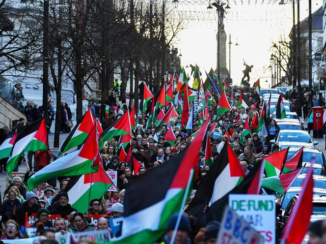 The pro-Palestinian solidarity march moving along Shipquay Street towards Guildhall Square on Saturday afternoon. Photo: George Sweeney