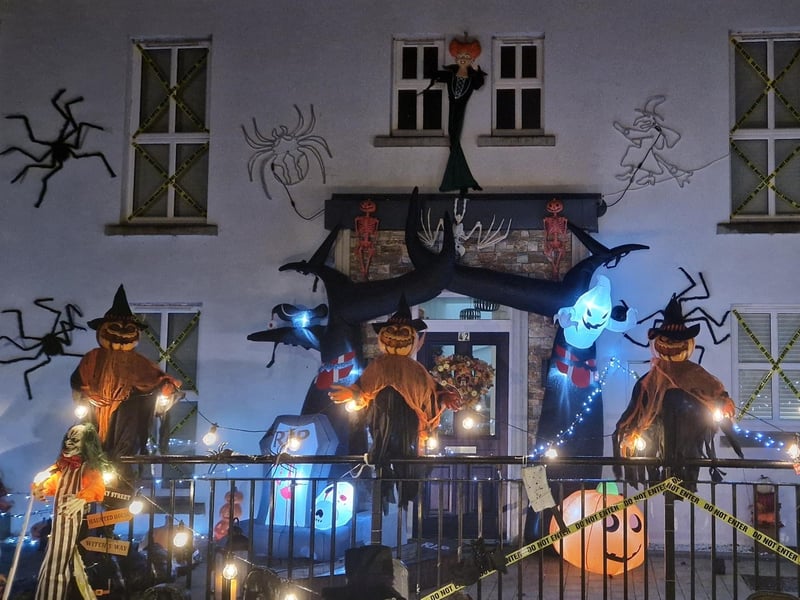 The brilliant Halloween decorations at Ivy Mead Hillocks are drawing crowds and encouraging donations to support the Northlands Addiction Centre.