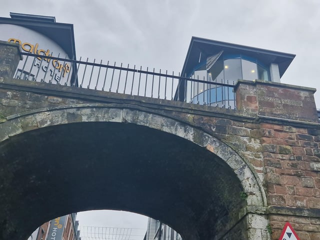 A loose section of roofing at the Apex building forced the closure of Butcher Street on Monday.