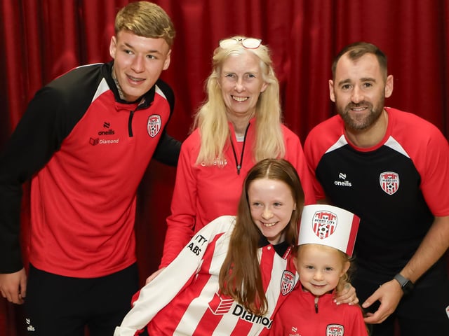 Derry City player Christy Grogan and senior coach Niall McGinn visiting St. Anne’s PS in the run up to their FAI Cup final against Waterford. (Photo - Tom Heaney, nwpresspics)
