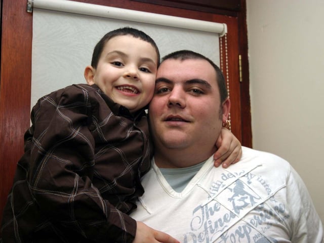 Declan celebrates his 5th birthday with his dad Raymond 0008/JML : Parties and celebrations January 2006: Declan.