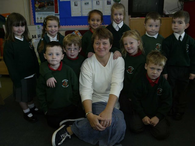 Linda Heaney, P1 teacher at Greenhaw PS with some of the P1 pupils. (2609JB41):20 years on: Young people across Derry and Donegal starting school in September 2003