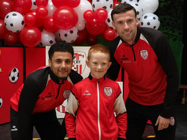 DCFC pre-Cup final visit to Longtower PS Patrick McClean and Tyler Smith. (Photo - Tom Heaney, nwpresspics)
