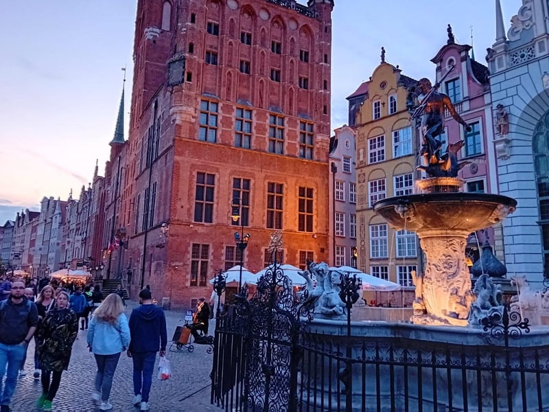 The Neptune fountain with Gdánsk Town Hall in the background at Long Market Square.