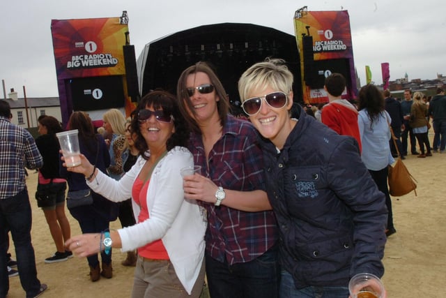 Enjoying a dance in Ebrington Square are, from left, Melanie Brennan, Leanne Ferguson and Michelle Rudden. (2805PG49)