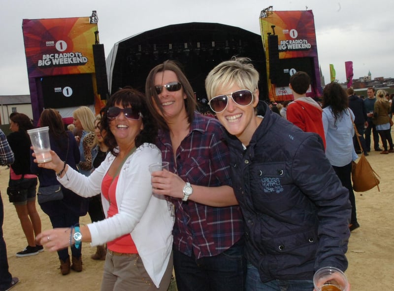 Enjoying a dance in Ebrington Square are, from left, Melanie Brennan, Leanne Ferguson and Michelle Rudden. (2805PG49)