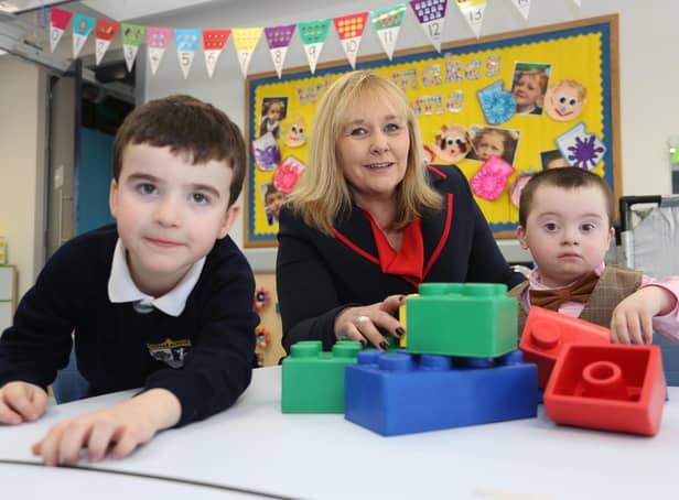 Education Minister Michelle McIlveen with P1 pupils Daniel and Declan during a tour of the new school.