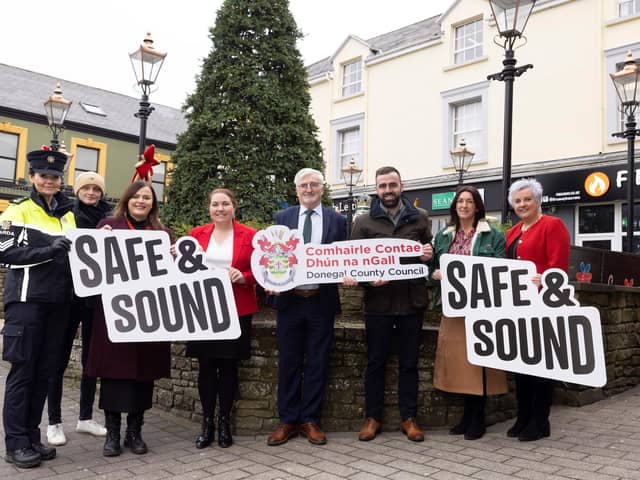 Sergeant Charlene Anderson, Luke Timlin (town team member), Sophie Gallagher (Night-Time Economy Advisor), Joy Browne (Head of Tourism), John McLaughlin (DCC Chief Executive), Cllr Jack Murray (Cathaoirleach of the Inishowen Municipal District), Rois Deeney (Town Team Member), and Shauna McClenaghan (IDP Joint Chief Executive Officer) at the launch of the Safe and Sound campaign on the Market Square in Buncrana, Co. Donegal. Photo by Joe Dunne.