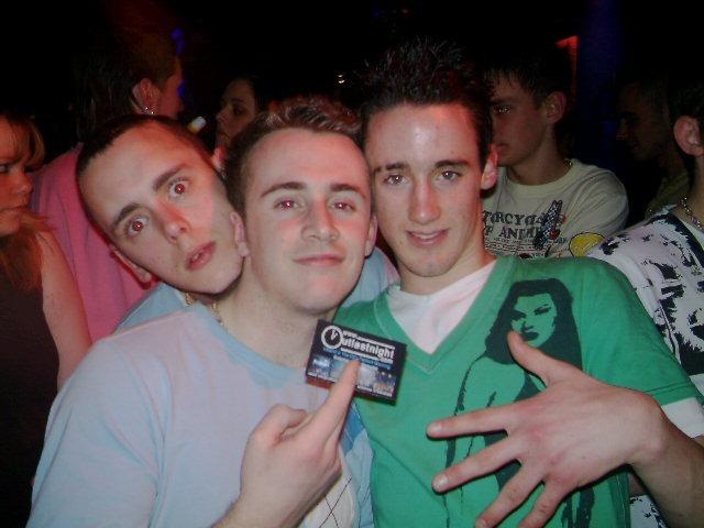 Exif-JPEG-422 : Out Last Night pictures in Derry bars in May 2005.