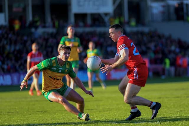 Derry’s Niall Toner gets the ball ahead of Donegal’s Peader Morgan. Photo: George Sweeney