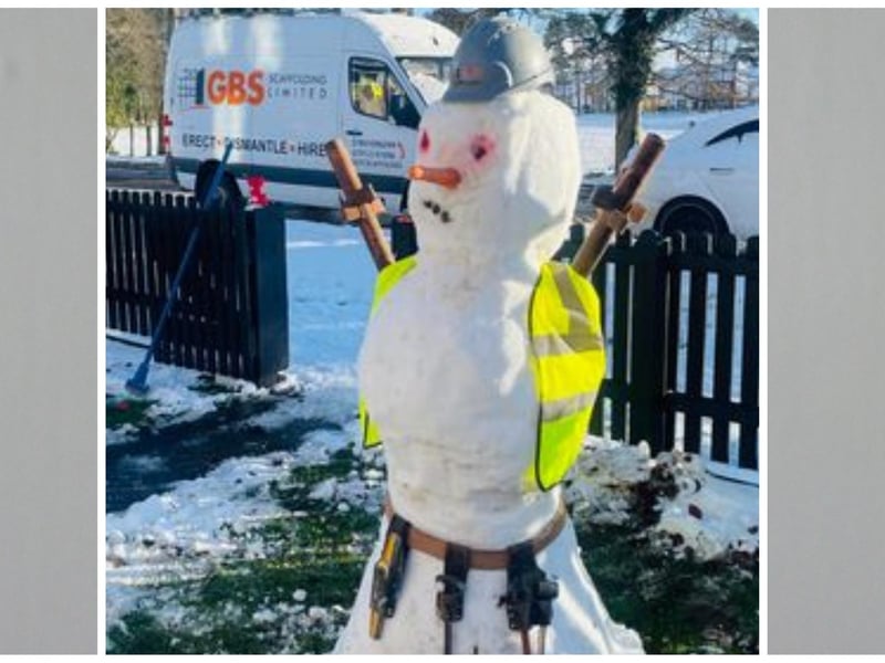 Building the builder snowman. Photo: Barry Néill.