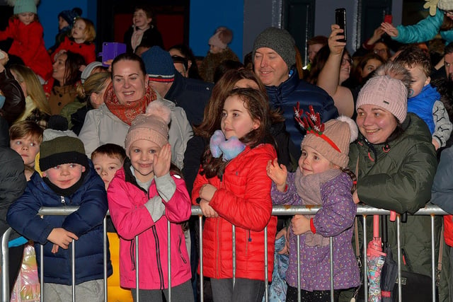 Waiting for Santa to arrive in Buncrana on Friday evening last. Photo: George Sweeney. DER2247GS – 92