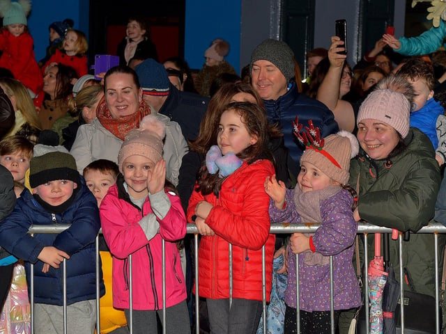 Waiting for Santa to arrive in Buncrana on Friday evening last. Photo: George Sweeney. DER2247GS – 92