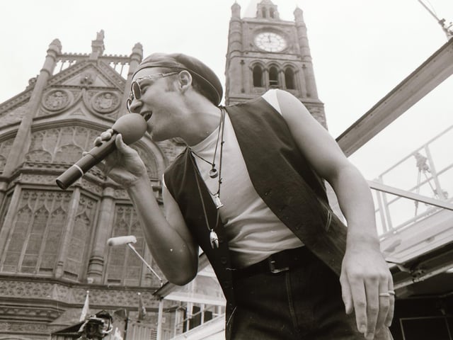 An artist performing in Derry in 1993.