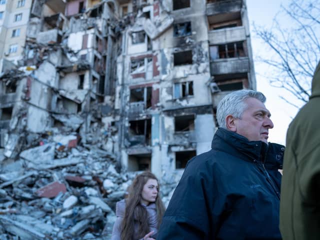 Filippo Grandi, the United Nations High Commissioner for Refugees, tours a neighborhood in Kharkiv that was heavily damaged by the Russians on January 24, 2023. (Photo by Spencer Platt/Getty Images)
