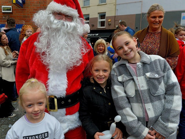 Children and parents gather at Foyleside Shopping Centre on Saturday morning to greet Santa. Photo: George Sweeney. DER2244GS – 66