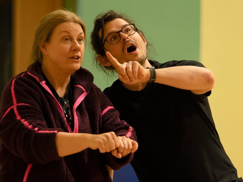 Una Culkin as Aunt Eller and Luke de Belder as Curly.