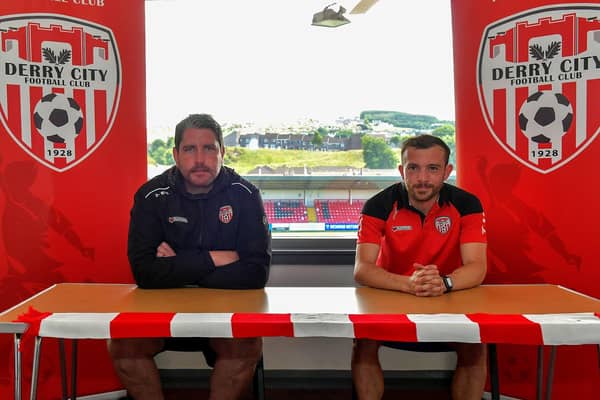 New signing Paul McMullan pictured with Derry City manager Ruaidhri Higgins. Photo: George Sweeney. DER2326GS – 001