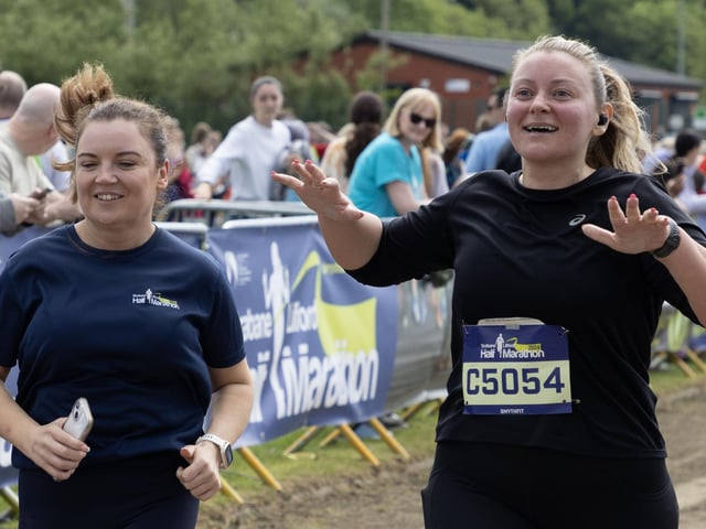 All smiles at the finishing line. (Photo: North West Newspix)