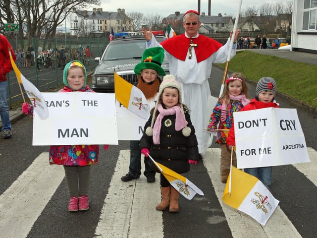 Pope Francis (aka Francis Crawford) pictured with some of his flock (the McColgans from Muff/Buncrana) get ready for the start of Buncrana's St. Patrick's Day festivities. 1903JM15