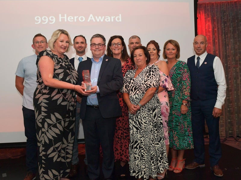 999 Local Hero Award winners Foyle Search and Rescue, representatives receive the trophy from the Derry Journal’s Andrena O’Prey.  Photo: George Sweeney. DER2325GS – 50