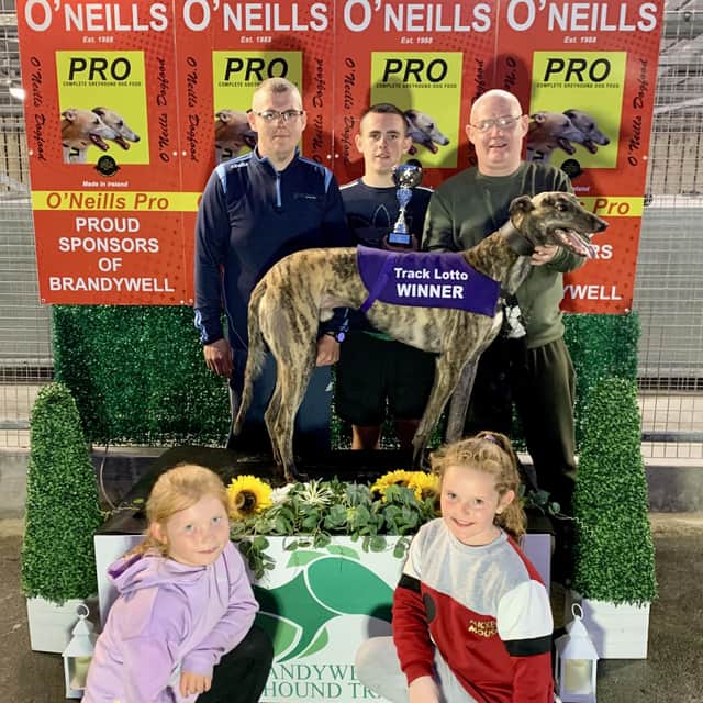 The Len Mc Kinney Greyhound Transporter 500. It was won by RATHRONAN SYD from trap No 4 in a time of 27.78. From left we have Kealan O Kane , Mr Kieron Gallagher x Mr Kevin O’ Kane with Hannah Keanan X Orla Wray in front.