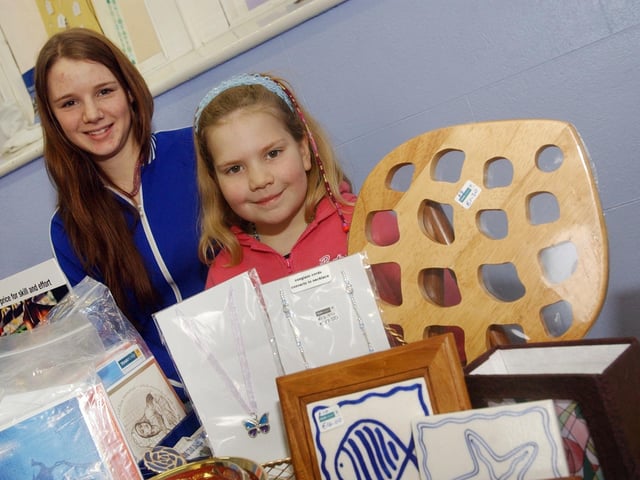 Meryl Norris, left, and Jill Scott man one of the craft stalls. (2911PG03) : Christmas in Inishowen in 2005.