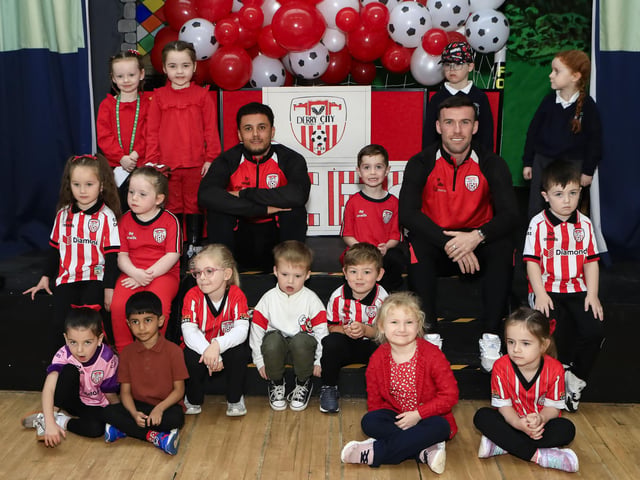 DCFC pre-Cup final visit to Longtower PS Patrick McClean and Tyler Smith. (Photo - Tom Heaney, nwpresspics)