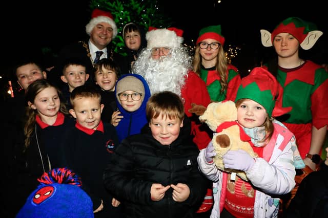Children gather around the Mayor Ruairí McHugh, Santa and his elves at switch on the Christmas tree lights Strathfoyle Youth Forum. (Photo - Tom Heaney, nwpresspics) : .
