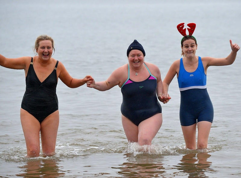Some of the swimmers who took part in the annual Christmas morning charity swim at Ludden beach. Photo: George Sweeney. DER2252GS – 09