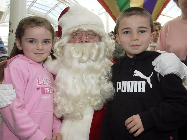Scott and Paula McElhinney from Carndonagh. (0811PG15) : Santa at Foyleside in 2005.
