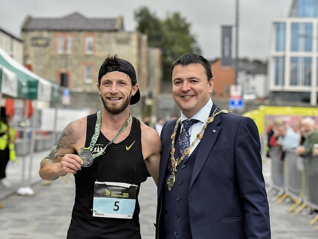 2025 Waterside Half Marathon winner Stephen McCauley, Letterkeny AC, pictured with Mayor Ruairí McHugh. Photo: George Sweeney