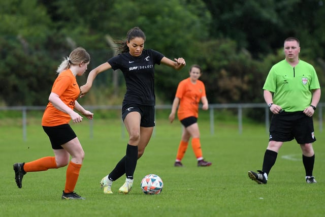 Tahlia Taylor powers through midfield for Surf Select (USA) during their Girls Under-15's match against Mid Ulster Ladies.
