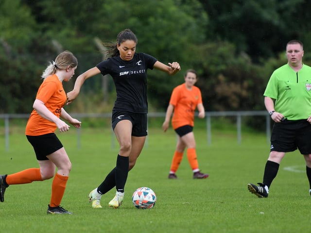 Tahlia Taylor powers through midfield for Surf Select (USA) during their Girls Under-15's match against Mid Ulster Ladies.