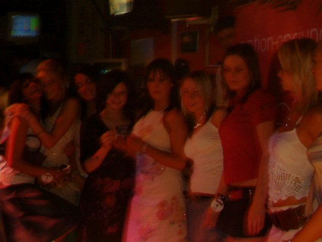 Exif-JPEG-422 : Out Last Night pictures in Derry bars in May 2005.
