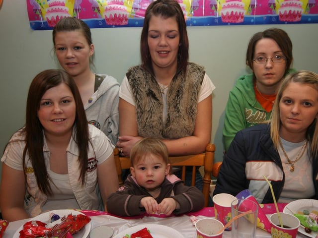 Leah enjoys her 2nd birthday with Kelly, Jamie, Nicola, Carla and Corina 0015/JML : Parties and celebrations January 2006: Leah McCallion.