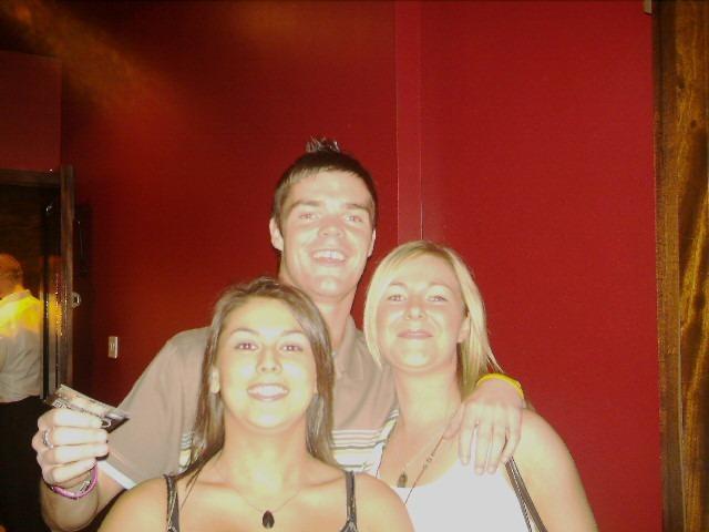 Exif-JPEG-422 : Locals having a good time at Derry's nightlife spots back in June 2005.