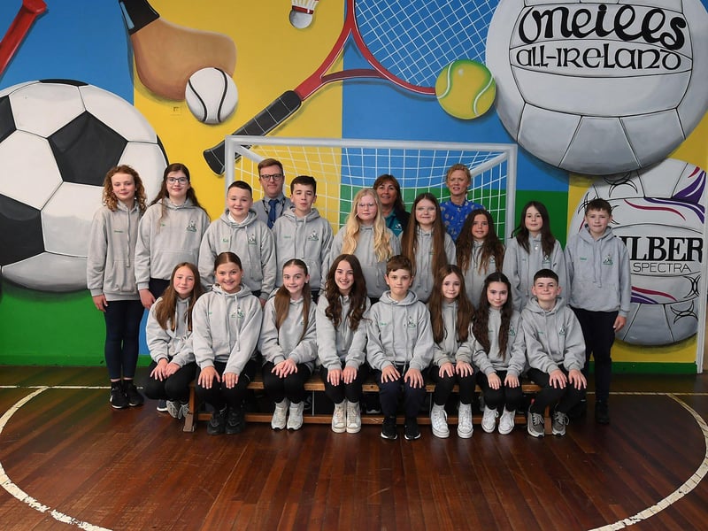 Teacher Ms Strathern, right, principal Mr Duddy and classroom assistant Mrs McLaughlin pictured with Glendermott Primary School’s P7 class.