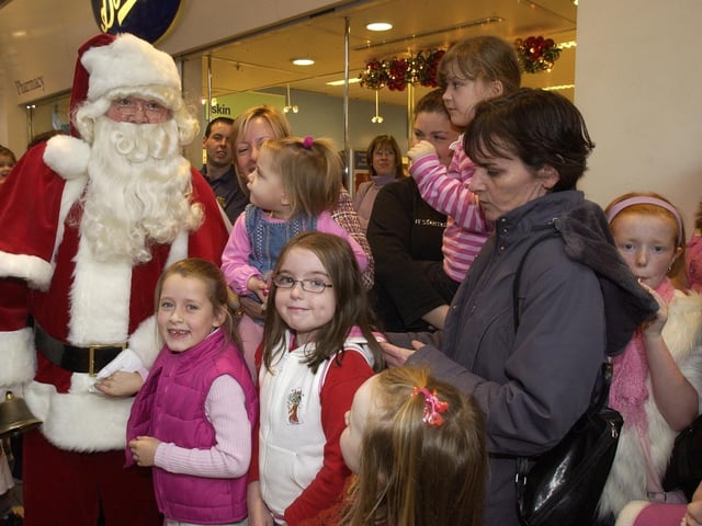 Crowds of children turn up at the Foyleside to see Santa. (0811PG18) : Santa at Foyleside in 2005.