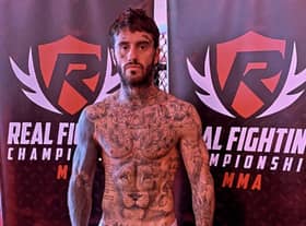 Eamon Deane forced a stoppage in his first MMA fight at Templemore Sports Complex.