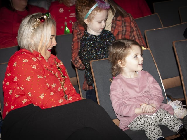 The Mayor, Sandra Duffy and young Myla Bradley enjoy some laughs during one of Saturday's shows in the Guildhall.:.