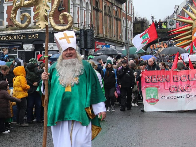 St. Patrick’s arriving at the Guildhall. (Photo - Deirdre Heaney, nwpresspics)