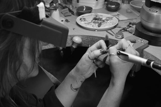 Nora McQuaid (Jewellery) – Crafting ethically made, one-of-a-kind pieces inspired by heritage and emotion.