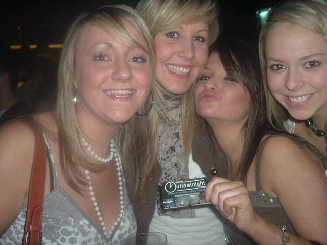 Derry folk captured enjoying a night out in Sugar, January 2006.