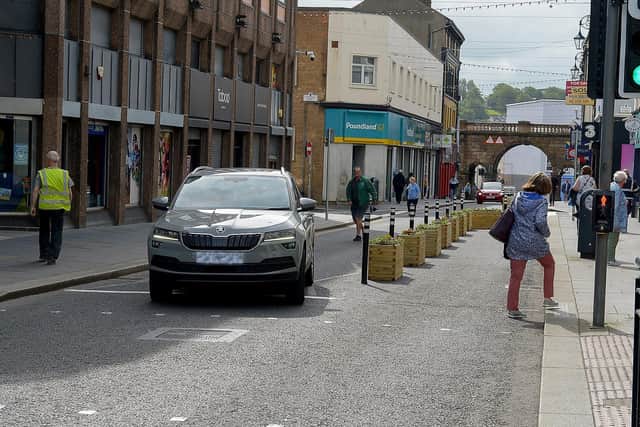 A one-way traffic system has been introduced in Ferryquay Street. DER2124GS – 012