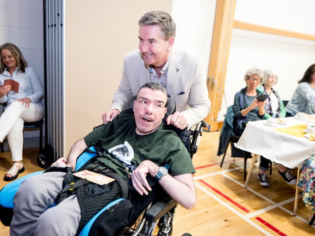 Daniel O'Donnell pictured with a fan.